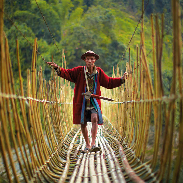 Adi, Arunachal Pradesh, India.
An elderly Adi man walks tentatively across an ageing bamboo bridge. Adi, Arunachal Pradesh, India.
An elderly Adi man walks tentatively across an ageing bamboo bridge.
