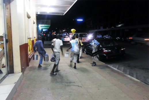 Getting ready for the night - Street children in Bulawayo (Zimbabwe) Getting ready for the night - Street children in Bulawayo (Zimbabwe)