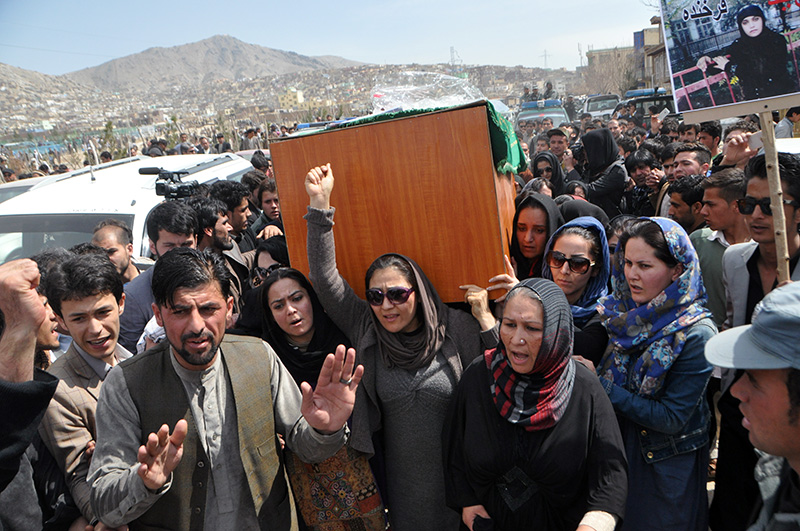 Women carrying the coffin of Farkhunda to the graveyard. Women carrying the coffin of Farkhunda to the graveyard.