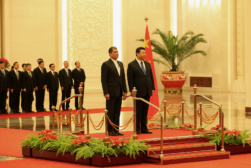 YIN CHENDOG TRADUCTOR DEL LIBRO DEL PRESIDENTE DE LA REPÚBLICA YIN CHENDOG TRADUCTOR DEL LIBRO DEL PRESIDENTE DE LA REPÚBLICA