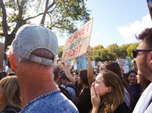 Demonstrants request climate action