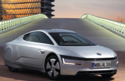 2014-Volkswagen-XL1-Front-Side 2014-Volkswagen-XL1-Front-Side