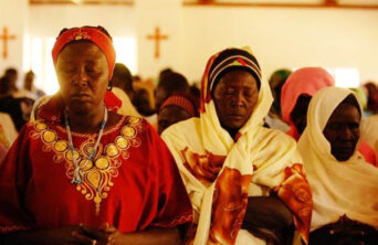 sudanese-christian-women-praying sudanese-christian-women-praying
