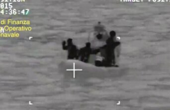 700 migrants boat capsize