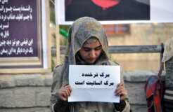 a-girl-caryying-card-that-says-death-of-Farkhunda-was-the-death-of-humanity a-girl-caryying-card-that-says-death-of-Farkhunda-was-the-death-of-humanity