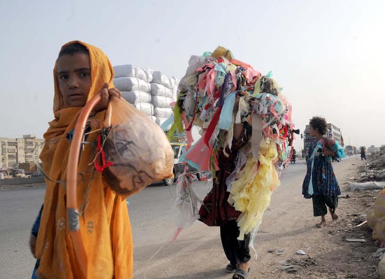 Khadija and her sisters in Karachi 2
