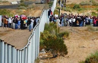 border-illegal-crossing border-illegal-crossing