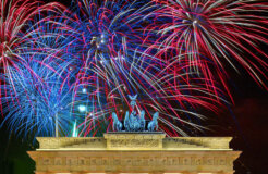 Berlin---Brandenburger-Tor---Feuerwerk