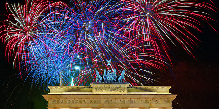 Berlin---Brandenburger-Tor---Feuerwerk