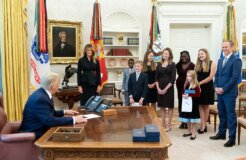 1080px-President_Trump_Nominates_Judge_Amy_Coney_Barrett_for_Associate_Justice_of_the_U.S._Supreme_Court_(50397909157) 1080px-President_Trump_Nominates_Judge_Amy_Coney_Barrett_for_Associate_Justice_of_the_U.S._Supreme_Court_(50397909157)