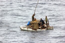 refugees-4117648_1280