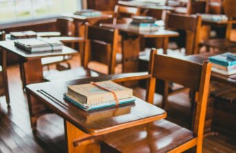 erik-mclean-FoB-ImUjLqE-unsplash