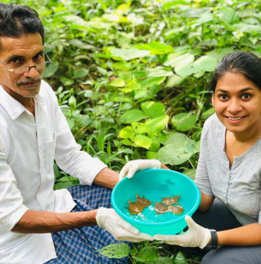 Ayushi-Jain-with-the-turtles