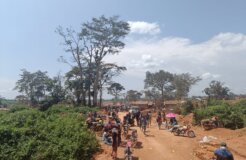 Inhabitants of Betare Oya hurry to the Kambele Mines. Photo taken on July 30 2022 by Manigha Regobert Yuh