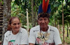 Dona-Maria-dos-Anjos-e-Cacique-Marcelino-Apruinã_Adriano-Gambarini