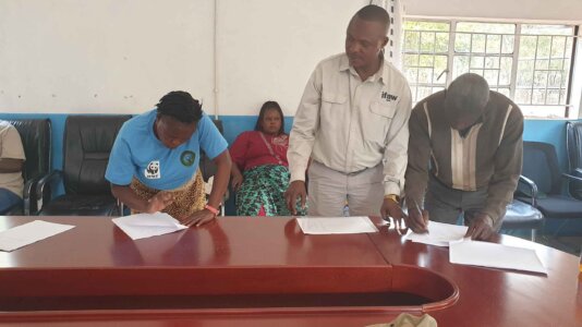 A-signing-ceremony-of-a-working-partnership-between-communities-and-IFAW