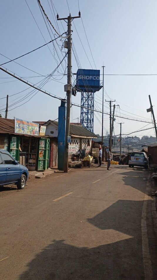 Overhead water pipes in Kibra settlement, Nairobi - photo by Joseph Maina6 (1)