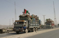 Afghan_refugees_returning_from_Pakistan_in_2004