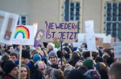 christian-lue-FnatU7twEAw-unsplash