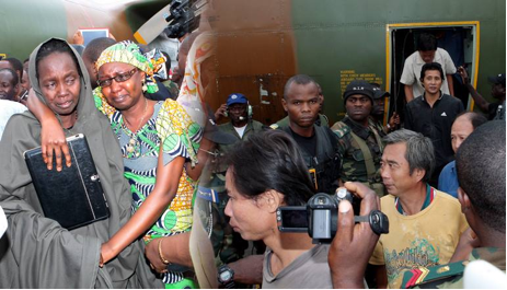 Photo of Vice PM’s wife by the left on the liberation day and Chinese expatriates on the right, escorted to the presidency by the special Rapid Intervention Batallion elements from a military aircraft. Photo of Vice PM’s wife by the left on the liberation day and Chinese expatriates on the right, escorted to the presidency by the special Rapid Intervention Batallion elements from a military aircraft.