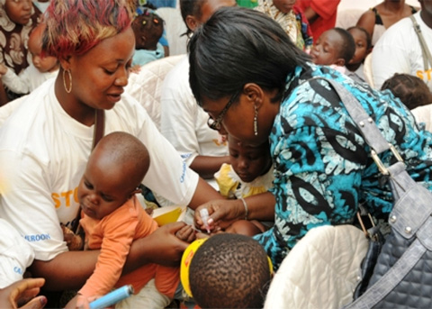 Representative of UNICEF in Cameroon Madame Félicité Tchinbindat administering vaccines to children in Kye-Ossi