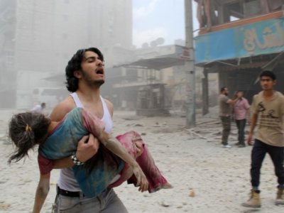 man trying to rescue child_syria man trying to rescue child_syria