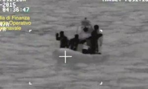 700 migrants boat capsize