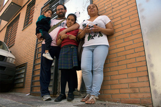 Lorena Meca’s family in front of the squat building they were living in. Now it has been sealed by the bank. Lorena Meca’s family in front of the squat building they were living in. Now it has been sealed by the bank.