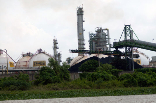 The coke processing plant in Lázaro Cárdenas