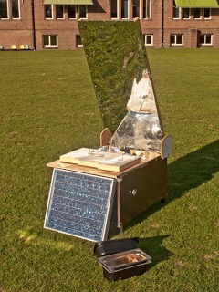 Mirrors reflect solar radiation to the downside of a pot which makes it possible to use different cooking techniques. It is also possible to cook with more than one pot.