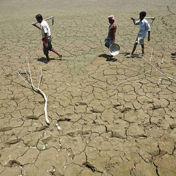 B_Id_379336_India_worst_drought