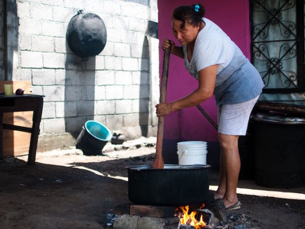Rosa Romero Vasquez is preparing food for the migrants. Rosa Romero Vasquez is preparing food for the migrants.