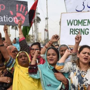 women pakistan protest