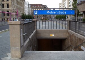 1519px-Mohrenstrasse_Berlin_2011_ubt