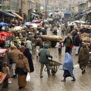 afghanistan-street-market-people