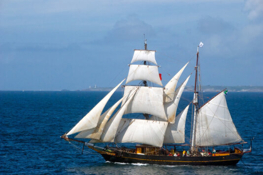 The Tres Hombres, the engineless cargo ship, served as an inspiration for the Ecoclipper