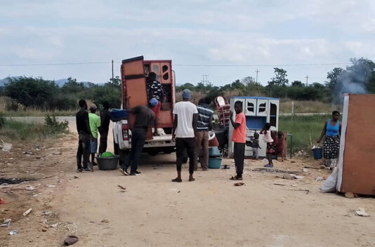 Pictures of evictees from Ran Mine after being dumped by the roadside. Pictures of evictees from Ran Mine after being dumped by the roadside.