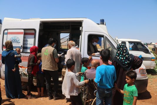 The Idlib Health Directorate launched an initiative dispatching ​​mobile medical clinics that provide medical consultation services and free treatment to remote areas and camps where health centres are not available.