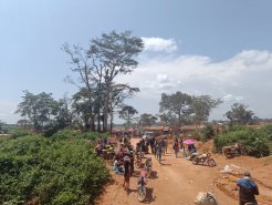 Inhabitants of Betare Oya hurry to the Kambele Mines. Photo taken on July 30 2022 by Manigha Regobert Yuh