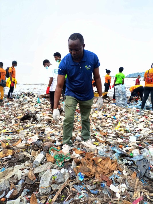 Since 2014, ASCOA has mobilised over 1,470 volunteers and collected 1,451,927 plastic items totalling 927 tons. Since 2014, ASCOA has mobilised over 1,470 volunteers and collected 1,451,927 plastic items totalling 927 tons.