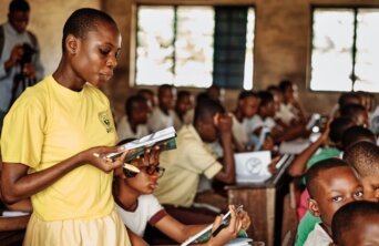 emmanuel-ikwuegbu-VC6MGt9ZoBA-unsplash Medium