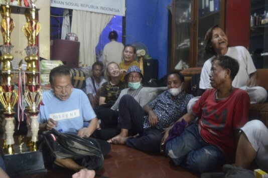 Members of Rumah Singgah by Mami Yuli.