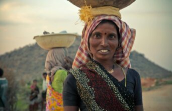 ron-hansen-MmfIwBHX1bY-unsplash Medium