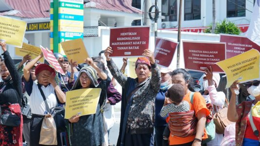 The criminalisation of indigenous communities in North Sumatra is not a new issue, as it dates back to the 1980s when the pulp company expanding its eucalyptus plantations received concessions from the Indonesian government. The criminalisation of indigenous communities in North Sumatra is not a new issue, as it dates back to the 1980s when the pulp company expanding its eucalyptus plantations received concessions from the Indonesian government.